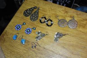 lot 477 image: Lot of (7) Womens Earring Sets