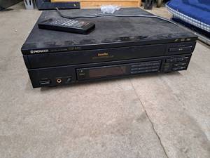 lot 744 image: Pioneer CLD-1070 CD CDV LD Player with Remote Control