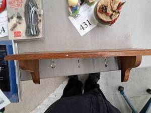 lot 748 image: Vintage Wooden Wall-Mount Coat Rack