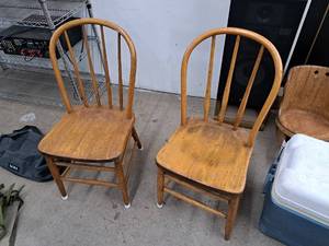 lot 757 image: Lot of (2) Vintage Wooden Dining Chairs