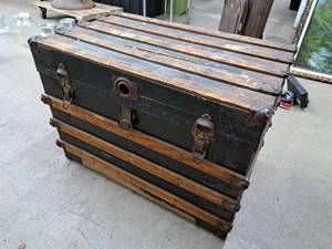 lot 766 image: Vintage Wooden Chest