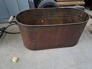 lot 772 image: Vintage Metal Tub