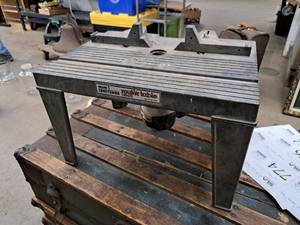 lot 784 image: Vintage Sears Craftsman Router Table with Router 315.17381