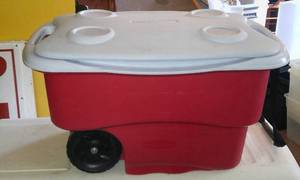 lot 247 image: Rubbermaid Rolling Cooler.