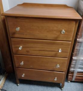 lot 263 image: Vintage 4 Drawer High Boy.