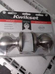 lot 271 image: Kwikset Knob and Key NEW and Misc. Garage Stuff.