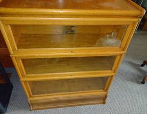 lot 284 image: Globe Wernieke Antique Barrister Bookcase D10 299.