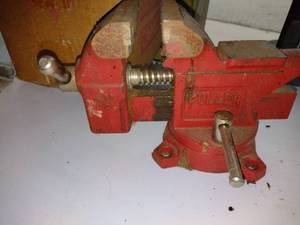 lot 291 image: Vintage 1950s Fuller 3-12 Cast Swivel Bench Vise