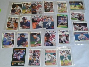 lot 416 image: MN Twins Baseball Card Collection