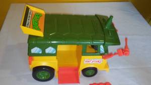 lot 427 image: Teenage Mutant Ninja Turtles Party Van.