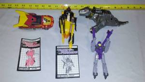 lot 466 image: (4) Transformers, Some Booklets.