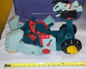 lot 476 image: Vintage Thundercats Action Figure Vehicle