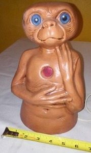 lot 479 image: Vintage E. T. Figurine, Light Up Heart, Working.