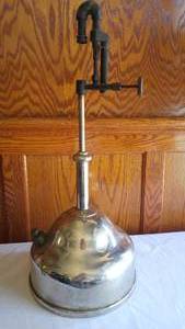 lot 332 image: Vintage Kerosine Lantern Light.