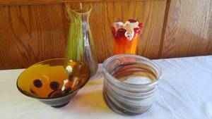 lot 337 image: Mid-Century Modern Glass and Pottery.