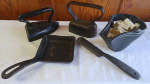 lot 344 image: Vintage Cast Iron (4) Sad Iron (2)
