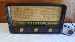 lot 345 image: Vintage 1950s Wards Airline Tube Radio.