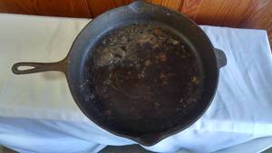 lot 346 image: 15 Inch Cast Iron Fry Pan