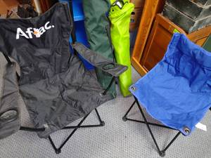 lot 366 image: 3ds Collapsible Camping Lawn Chairs (4) and Inflatable Mattress (Q).