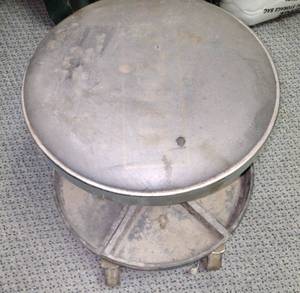 lot 368 image: Craftsman Swivel Rolling Mechanics Stool.