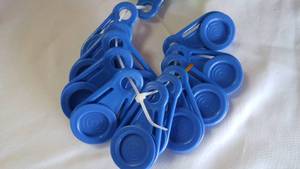 lot 326 image: Magic Grommet (12) Reusable Grommets