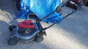 lot 638 image: Honda Self Propelled Lawn Mower.