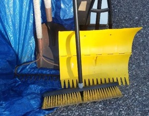 lot 643 image: Brooms (2) and Shovels (2)