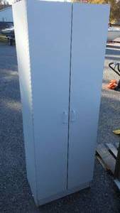 lot 645 image: White Storage Cabinets (5)