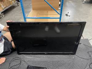 lot 61 image: LG 42LD450 Full HD 1080p 42 LCD TV  Television  Display  Monitor