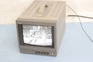 lot 96 image: Sony PVM-8040 Professional  Vintage CRT - Tube Type 8 Color Video Monitor