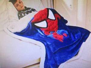 lot 136 image: Marvel Kids Spiderman Throw Blanket