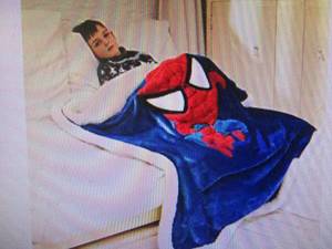 lot 137 image: Marvel Kids Spiderman Throw Blanket...