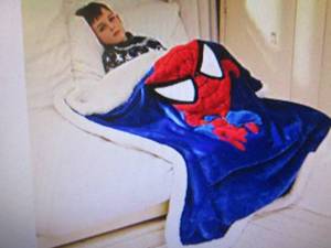 lot 140 image: Marvel Kids Spiderman Throw Blanket...