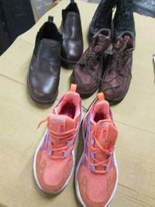 lot 305 image: 4 pairs of used boots and shoes ...