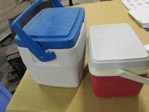 lot 322 image: 2 lunch pails ...