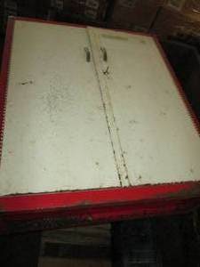 lot 389 image: metal cabinet with key ...