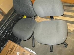 lot 423 image: 2 office chairs ...