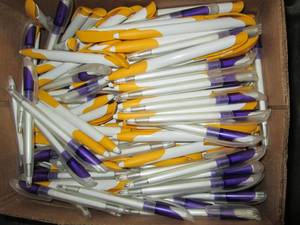 lot 442 image: Box of pens ...