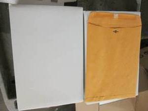 lot 471 image: 2 boxes of 100 universal clasp enve...
