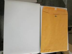 lot 475 image: 2 boxes of 100 universal clasp enve...