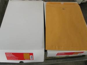 lot 480 image: 2 boxes of 100 universal clasp enve...