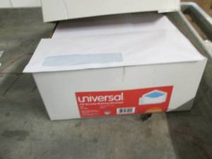 lot 503 image: Case of universal #10  4 18 x 9 1...