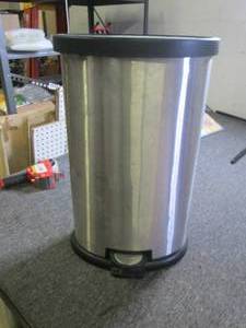 lot 530 image: step on trash can ...