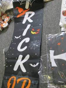lot 565 image: 3 new 2 packs of halloween porch si...