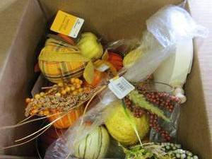 lot 573 image: box of fall decor ...