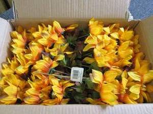 lot 615 image: small box of faux flowers ...