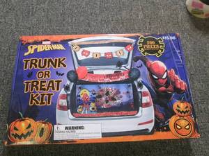 lot 629 image: new spiderman 200pc trunk or treat ...