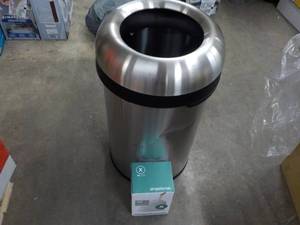 Simple Human Trash Can with Trash C...