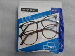 Foster Grant 2 Pr Readers and Case ...