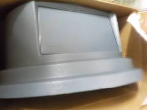 Brute Dome Garbage Can Top 28 Diam...